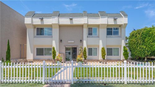 305 17th St, Huntington Beach, CA, 92648-4209 | Card Image