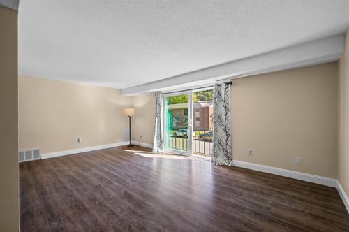 apt-6-4 Brookside Dr, Exeter, NH, 03833-1644 | Card Image