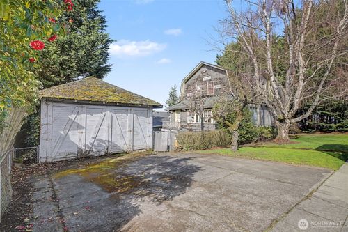 1857 N 54th St, Seattle, WA, 98103-6121 | Card Image