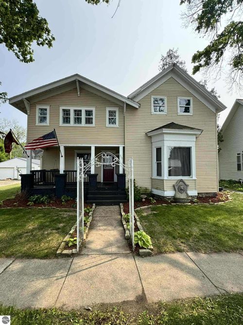 310 E Gilson St, Edmore, MI, 48829 | Card Image