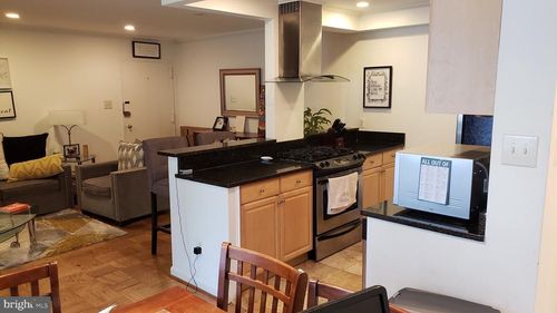 76-2911 Charing Cross Rd, FALLS CHURCH, VA, 22042-1179 | Card Image