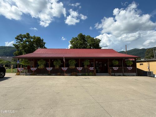 231 E 5th St S, Big Stone Gap, VA, 24219-3045 | Card Image