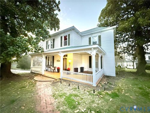 400 W Carolina Ave, Crewe, VA, 23930-1708 | Card Image