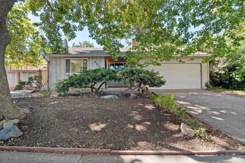325 Cottonwood Dr, Vallejo, CA, 94591-5726 | Card Image