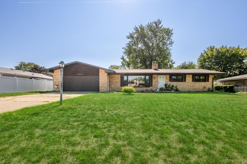 1050 Jean Ann Dr, Saint Joseph, MI, 49085-3243 | Card Image