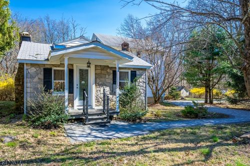 16 Skytop Rd, Long Valley, NJ, 07853-3649 | Card Image