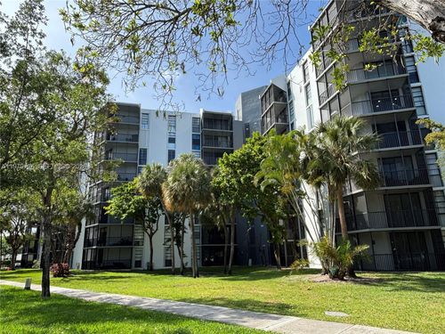 apt-211-3301 N Country Club Dr, Aventura, FL, 33180-1613 | Card Image