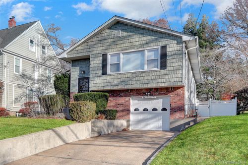 171 School St, Oyster Bay, NY, 11771-3520 | Card Image