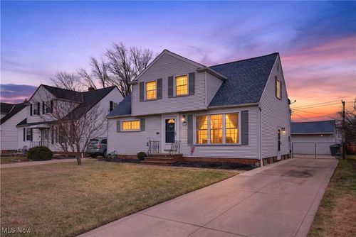 29566 Shaker Drive, Wickliffe, OH, 44092 | Card Image