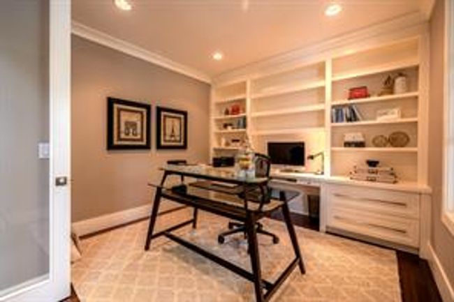 34 Posthill Dr Sw, House detached with 6 bedrooms, 3 bathrooms and 7 parking in Calgary AB | Image 10