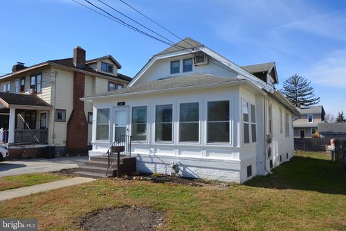 100 E Roland Rd, BROOKHAVEN, PA, 19015-3327 | Card Image