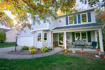 Front facade featuring covered porch and a front yard | Image 3