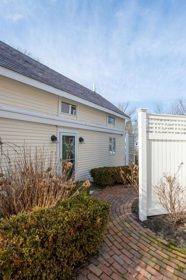 APT-4 - 774 Middle St, Condo with 2 bedrooms, 1 bathrooms and null parking in Portsmouth NH | Image 4