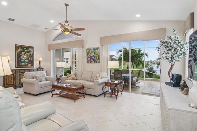 368 Nw Springview Loop, House other with 3 bedrooms, 2 bathrooms and null parking in Port St. Lucie FL | Image 6