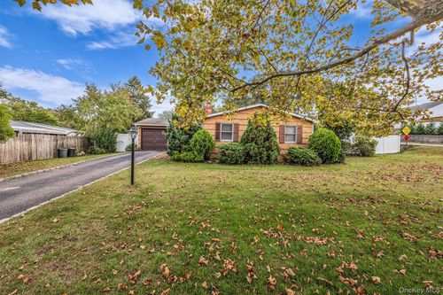 100 Ridgewood Avenue, Brookhaven, NY, 11742 | Card Image