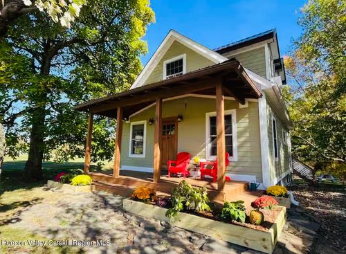 8 S Ohioville Rd, New Paltz, NY, 12561-4008 | Card Image