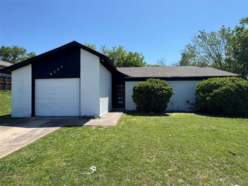 8237 Albert St, White Settlement, TX, 76108-3001 | Card Image