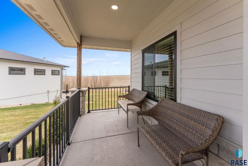 7317 E Misty Knoll Cir, Sioux Falls, SD, 57110-3314 | Card Image