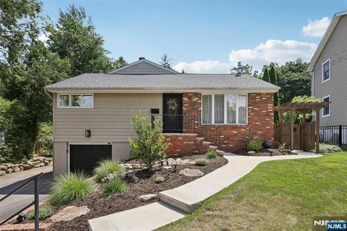 19 Winding Way, Cedar Grove, NJ, 07009-1426 | Card Image