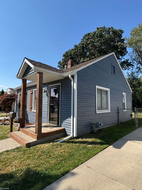 22627 Lake Dr, Saint Clair Shores, MI, 48082-1888 | Card Image