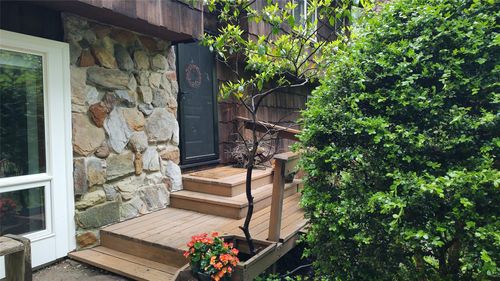 10 S Mountain Pond, Garrison, NY, 10524-3063 | Card Image