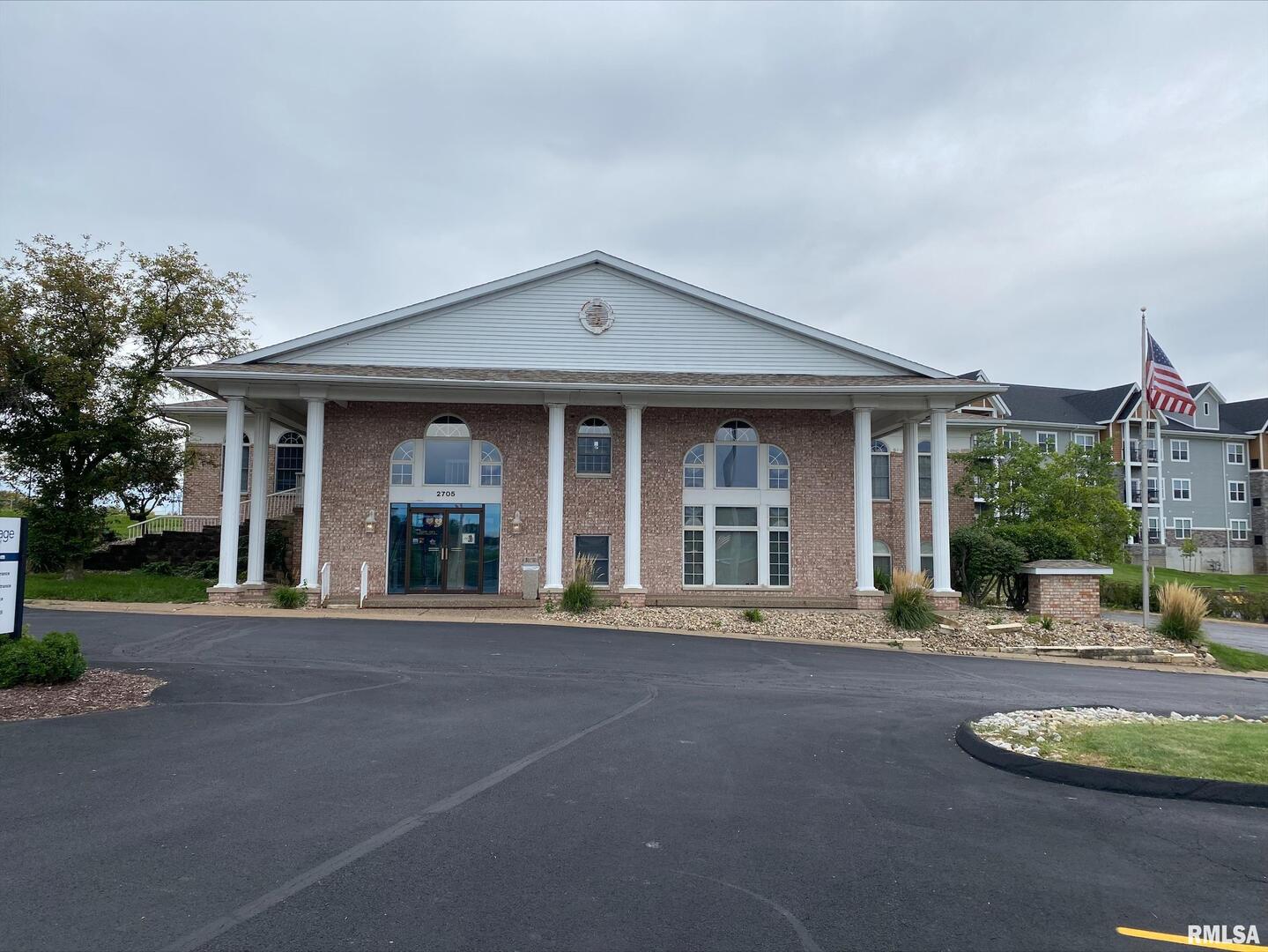 2705 Happy Joe Dr, Bettendorf, IA 52722