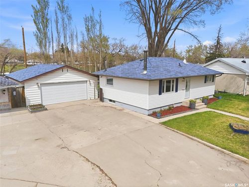 2922 21st Street W, Saskatoon, SK, S7M0W5 | Card Image