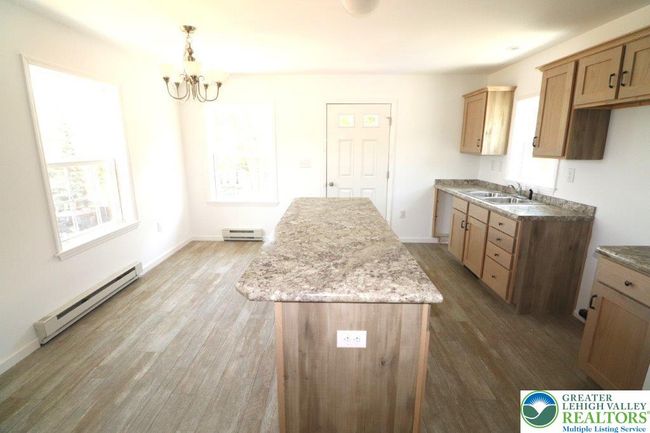 KITCHEN | Image 11
