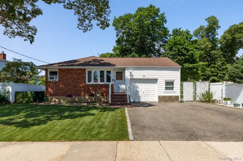 54 Oak Street, Oyster Bay, NY, 11735 | Card Image