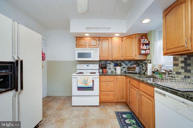 130 W Poplar St, Home with 3 bedrooms, 2 bathrooms and null parking in FLEETWOOD PA | Image 15