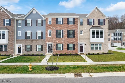 1132 Bean Ln, Akron, OH, 44313-7800 | Card Image