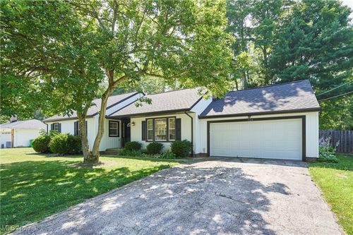 726 Robley Ln, Gates Mills, OH, 44040-9610 | Card Image
