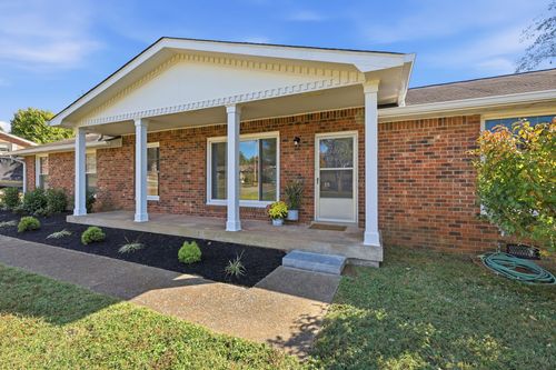 118 Allen Dr, Hendersonville, TN, 37075-3829 | Card Image