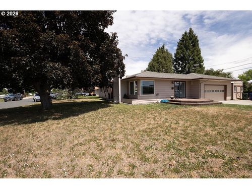 3300 9th Dr, Baker City, OR, 97814-1526 | Card Image