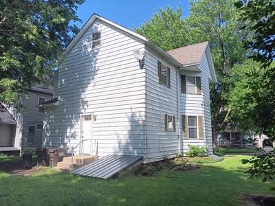 624 S Benton Avenue, House other with 5 bedrooms, 2 bathrooms and 1 parking in Freeport IL | Image 3