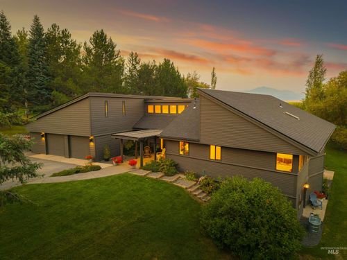 2048 Arborcrest Rd, Moscow, ID, 83843-9106 | Card Image