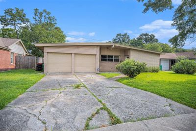 704 Pamela Drive, House other with 3 bedrooms, 2 bathrooms and null parking in Baytown TX | Image 2