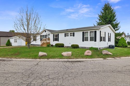 9740 Hathaway Dr, Northville, MI, 48167-8648 | Card Image