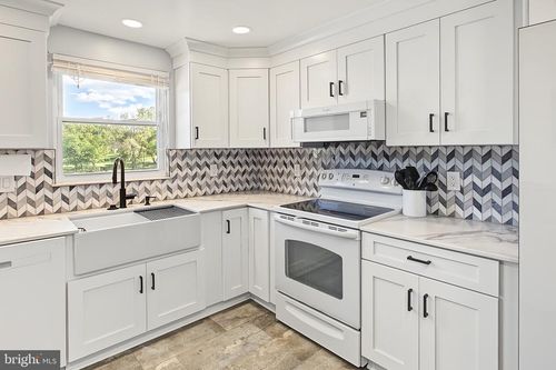 6444 Lancaster Dr, WARRENTON, VA, 20187-4421 | Card Image