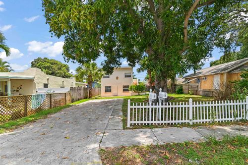 515 Putnam Rd, West Palm Beach, FL, 33405-3211 | Card Image