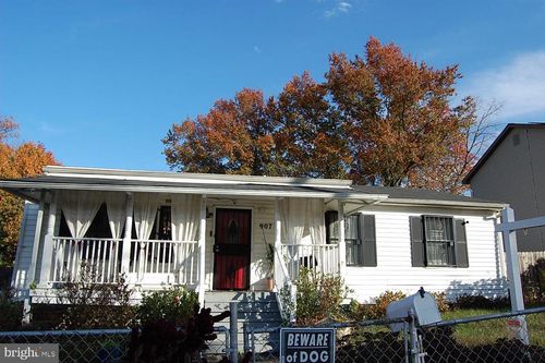 907 57th Pl, FAIRMOUNT HEIGHTS, MD, 20743-1300 | Card Image