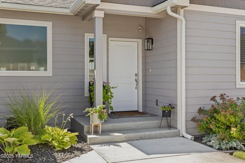 7506 W Viewcrest Way, Yakima, WA, 98908 | Card Image