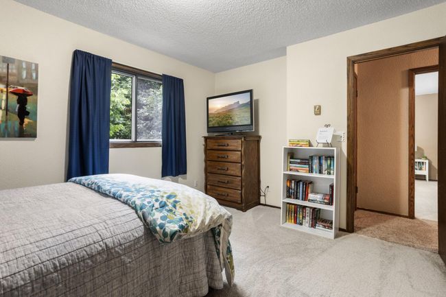 Upstairs bedroom 1 | Image 20