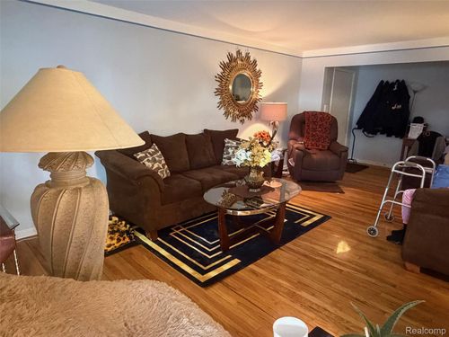 454 Fox Hills Dr N, Bloomfield Hills, MI, 48304-1331 | Card Image