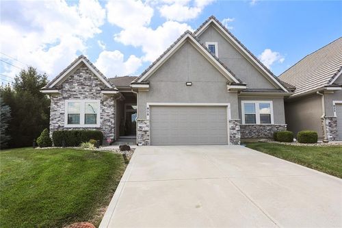835 Ne Lone Hill Dr, Lee's Summit, MO, 64064-7852 | Card Image