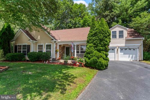 9319 Paul Dr, MANASSAS PARK, VA, 20111-8214 | Card Image