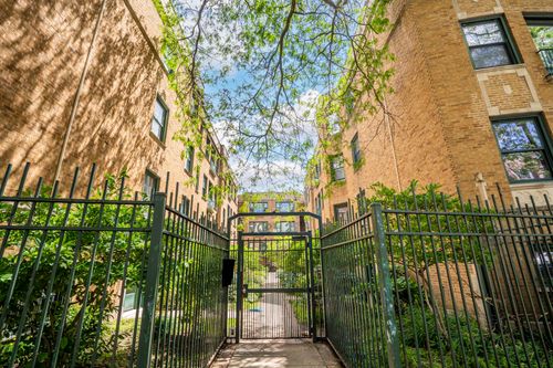 1n-7025 Sheridan Rd, Chicago, IL, 60626-3085 | Card Image