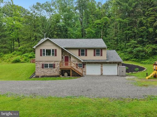1442 Peacock Ln, HELLERTOWN, PA, 18055-2630 | Card Image