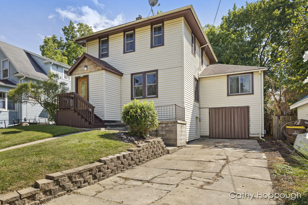 Summit St, Ionia, MI 48846