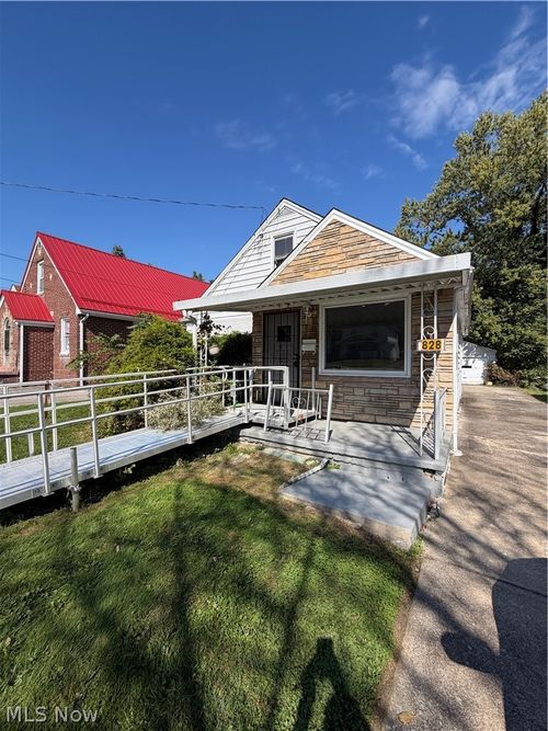 828 E Lucius Ave, Youngstown, OH, 44502-2438 | Card Image
